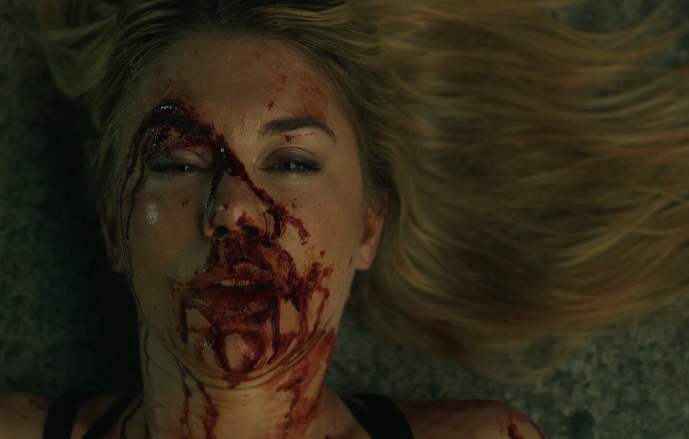 Jennifer Holland en el papel de una Emilia Harcourt más fuerte y descontrolada. (Foto: HBO Max)