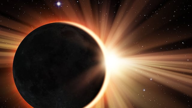 Hora exacta, cuánto dura y dónde ver el eclipse solar del 12 de agosto en Barcelona