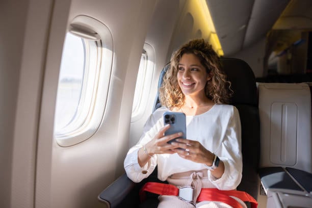 ¿Vas a viajar? Este es el mejor asiento para ir en avión, según la inteligencia artificial. (Foto: iStock)
