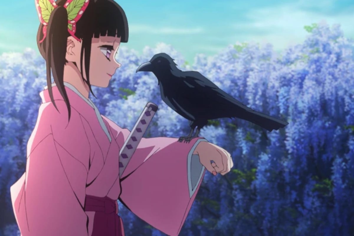 Kanao Tsuyuri con un cuervo en "Demon Slayer" (Foto: Ufotable)
