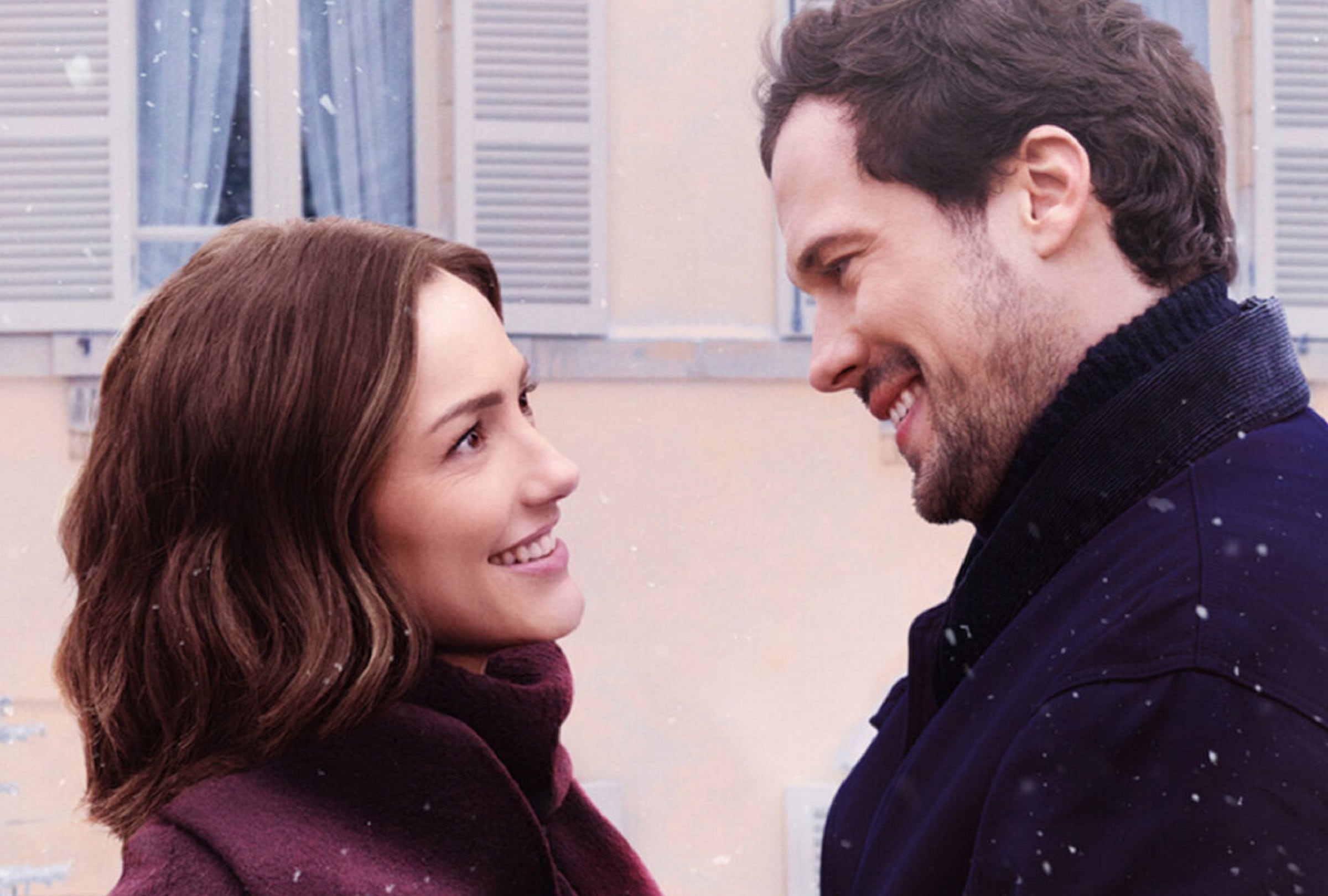 Minka Kelly interpreta a Sydney Price y Tom Wozniczka interpreta a Henri Cassell en la película navideña