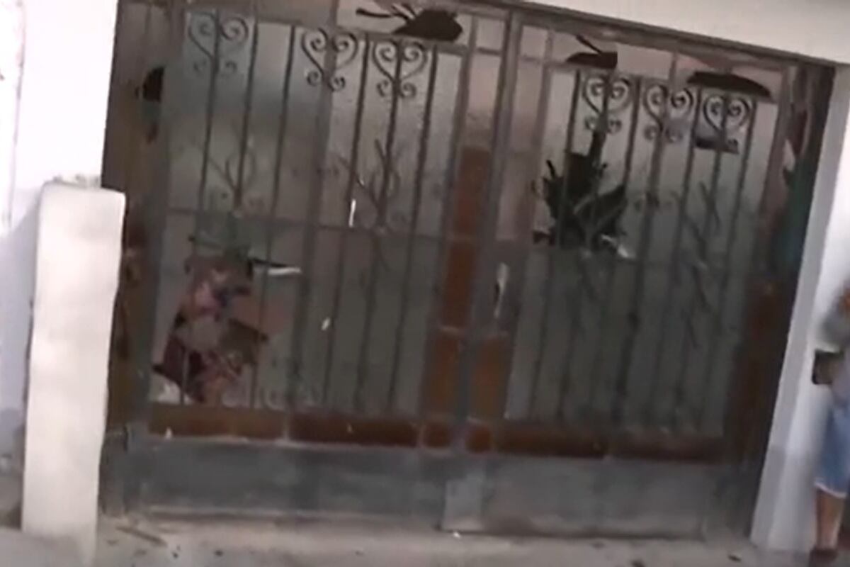 Sujetos a bordo de una motocicleta detonaron un explosivo en la calle Arqueológica, en Chorrillos. (Foto: Captura/Canal N)