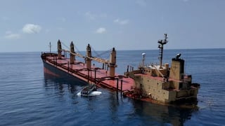 Un buque atacado por los hutíes se hunde en el mar Rojo “por factores meteorológicos”