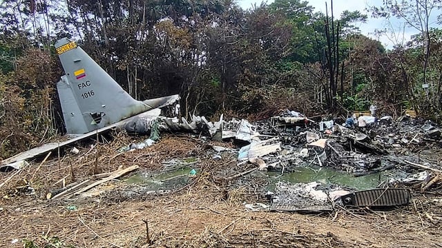 Petro decreta tres días de duelo por los 69 fallecidos en el accidente de avión militar en Colombia