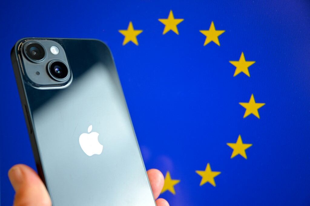 La Unión Europea impone medidas para el trabajo de Apple. Busca garantizar que usuarios puedan usar sus equipos con otras marcas. (Foto: AFP)
