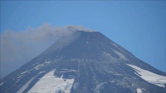 Vuelve a subir actividad de volcán en Chile