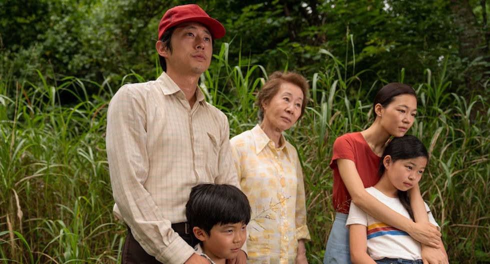 Los protagonistas de "Minari", Steven Yeun, Han Ye-ri y Alan S. Kim, son la esencia de la película, pero resaltan las actrices de reparto Noel Cho y Yuh-Jung Youn. (Foto: Josh Ethan Johnson/Elevation Pictures)
