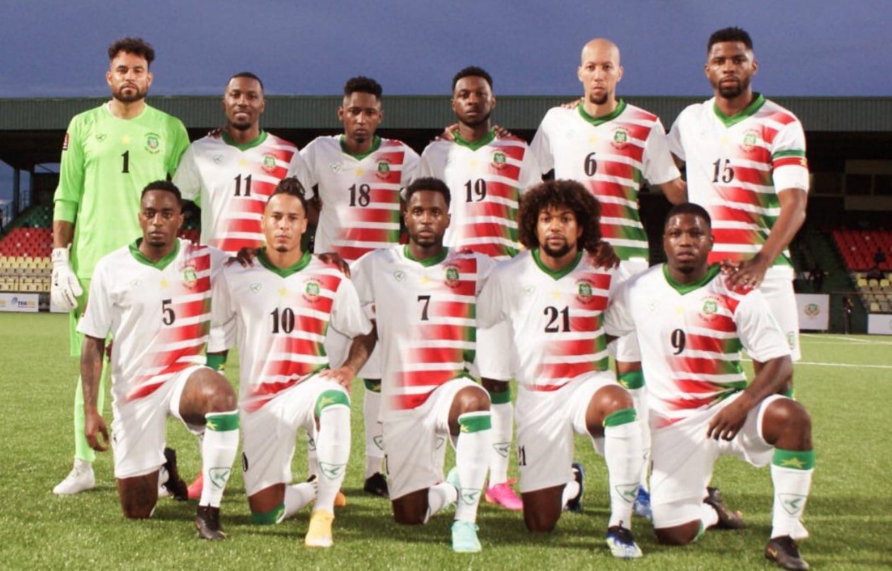 Selección de Surinam con Chery del Maccabi Haifa, Biseswar y Sheraldo Becker del Union Berlín. (Foto: Concacaf)