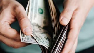 Ante las redadas del ICE: la estrategia de los inmigrantes para salvar su dinero en los Estados Unidos