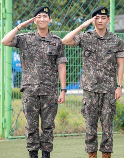 RM y BTS terminaron el servicio militar oficialmente y se reencuentran con sus fans al exterior de la base militar | Foto: captura