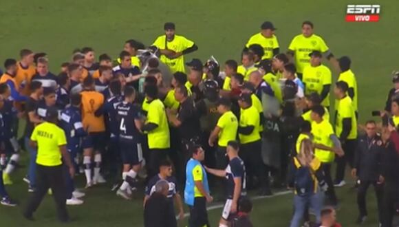Universitario vs Gimnasia acaba batalla campal: incidentes al final del partido por Copa Sudamericana | VIDEO