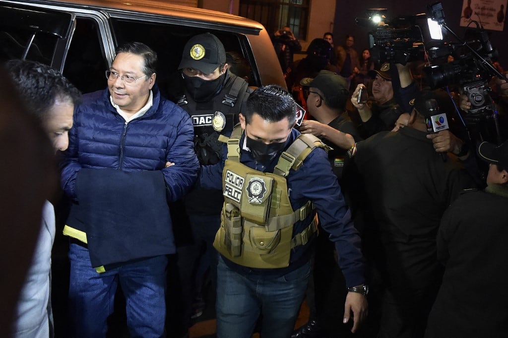 Un juez dispuso este viernes la detención preventiva por cinco meses del expresidente de Bolivia Luis Arce en una cárcel de La Paz. (Photo by Jorge BERNAL / AFP)