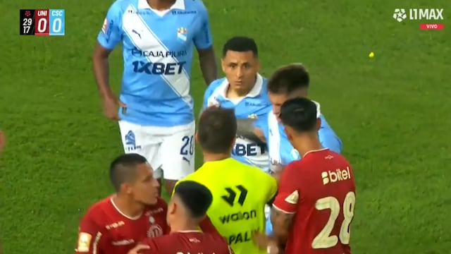 Yoshimar Yotún pierde el control tras falta a Jairo Concha en el Universitario vs. Cristal