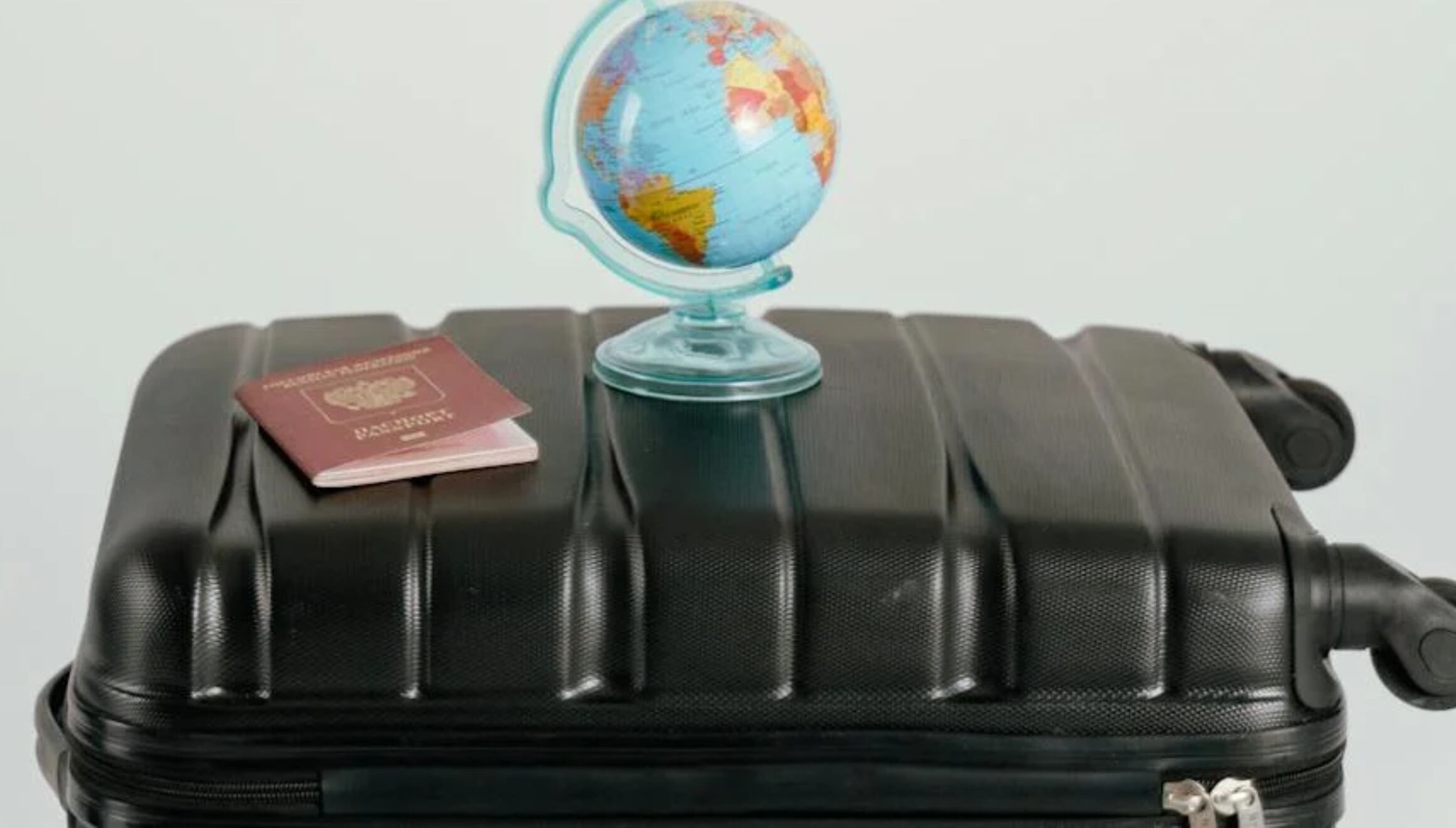 También hay algunos artículos poco comunes que sí puedes llevar en el equipaje de mano durante tus vuelos (Foto: Pexels)