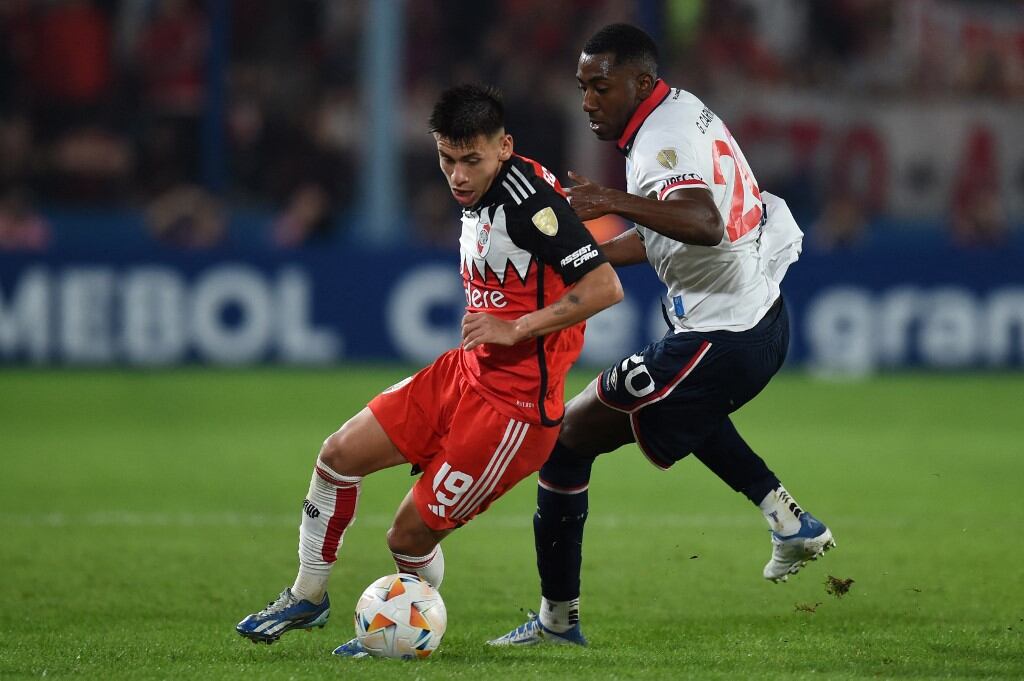 River no pudo ante Nacional en el estadio Gran Parque Central de Montevideo por la fecha 4 del grupo H de la Copa Libertadores. (Photo by DANTE FERNANDEZ / AFP)