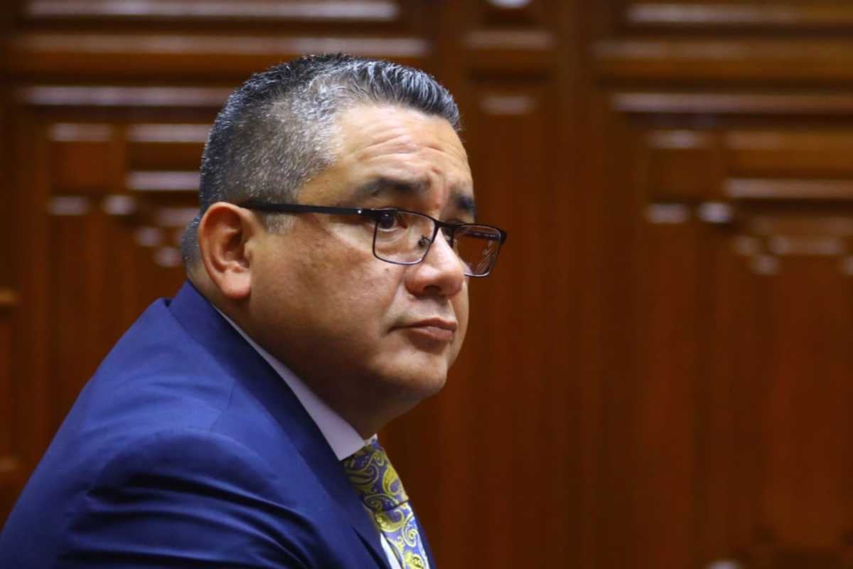 El ministro del Interior, Juan José Santiváñez, se presentó ante diversas autoridades tras reunión convocada por el primer ministro, Gustavo Adrianzén. Foto: Andina