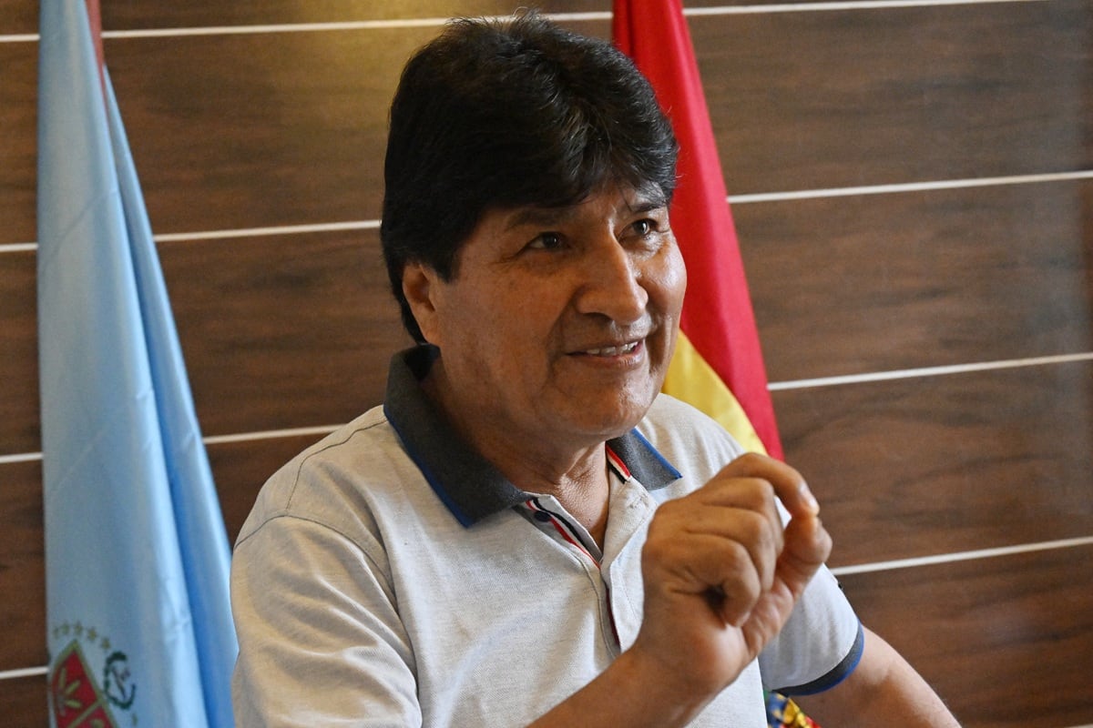 El expresidente de Bolivia, Evo Morales, habla durante una entrevista en la zona cocalera de Lauca Ene, Bolivia, el 28 de abril de 2025. (Foto de AIZAR RALDES / AFP)