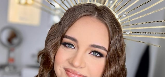 ¿Quiénes son los padres adoptivos de Maya Berry Spear?