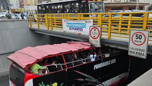 El accidente del bus panorámico en San Isidro dejó como saldo cuatro heridos leves. (Foto: Difusión)
