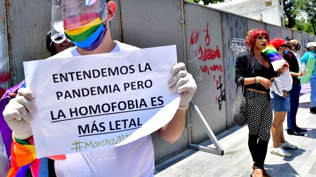 Miles participan en marcha digital del Orgullo Gay y denuncian asesinatos en México | FOTOS