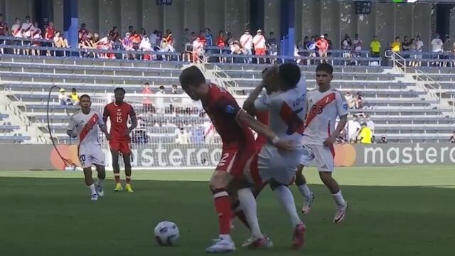 VAR revisó posible tarjea roja a Johnston, pero el árbitro dictaminó que no hubo agresión hacia Marcos López | VIDEO