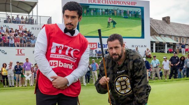 Adam Sandler y Bad Bunny en una escena de "Happy Gilmore 2". Cr. Scott Yamano/Netflix © 2025.