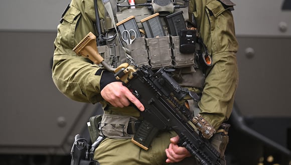 Un miembro de la unidad táctica GSG 9 de la Policía Federal Alemana en una imagen de archivo. (Foto referencial, Ina FASSBENDER / AFP).