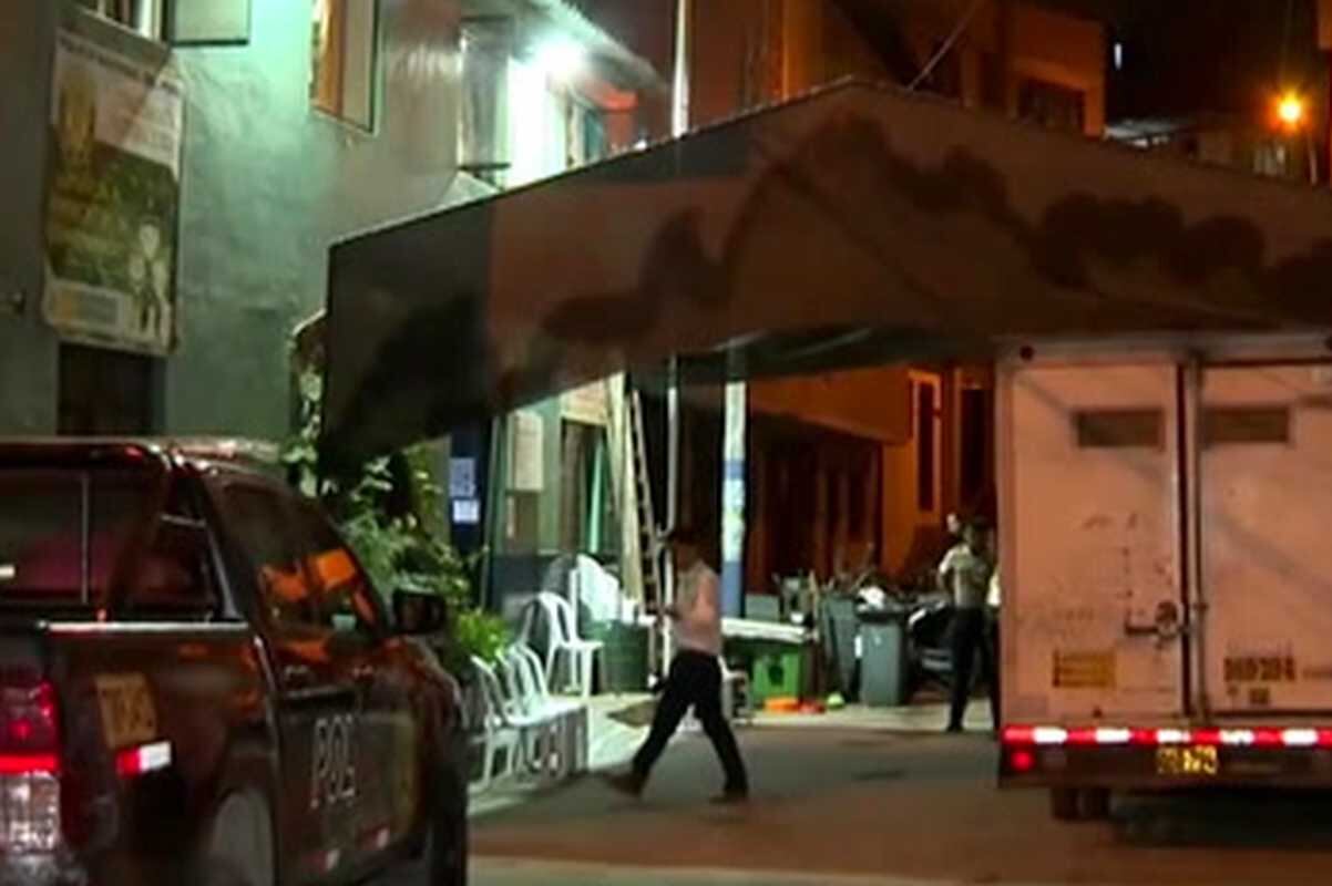 El chofer fue llevado a la comisaría para pasar los exámenes de ley. Foto: América Noticias