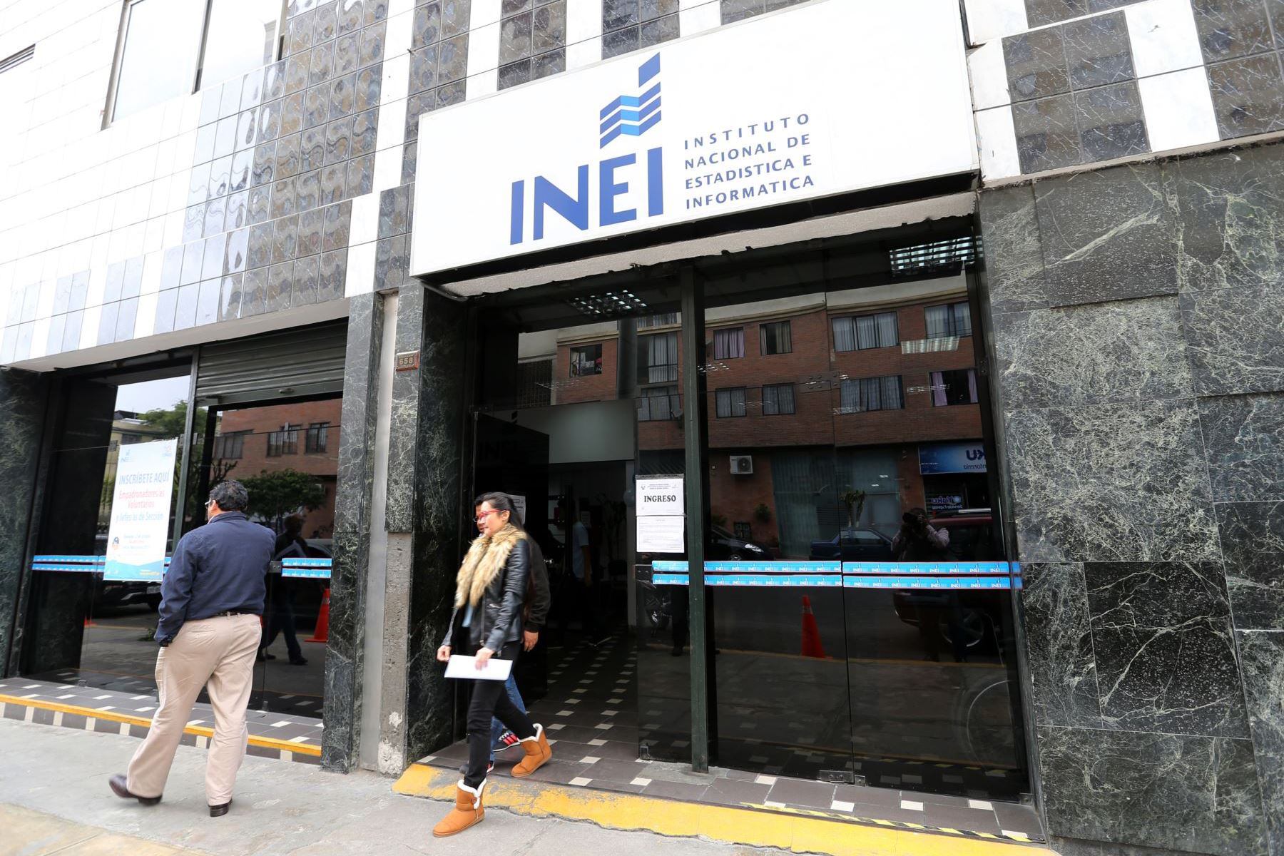 Este cambio es regulado por la Autoridad Nacional del Servicio Civil (Servir). La resolución suprema lleva la rúbrica de la presidenta de la República, Dina Boluarte, y del presidente del Consejo de Ministros, Gustavo Adrianzén. Foto: Andina