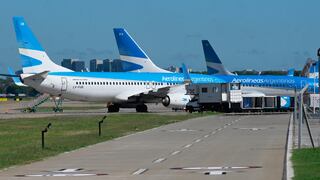 Huelga de gremios aeronáuticos paraliza cientos de vuelos en Argentina