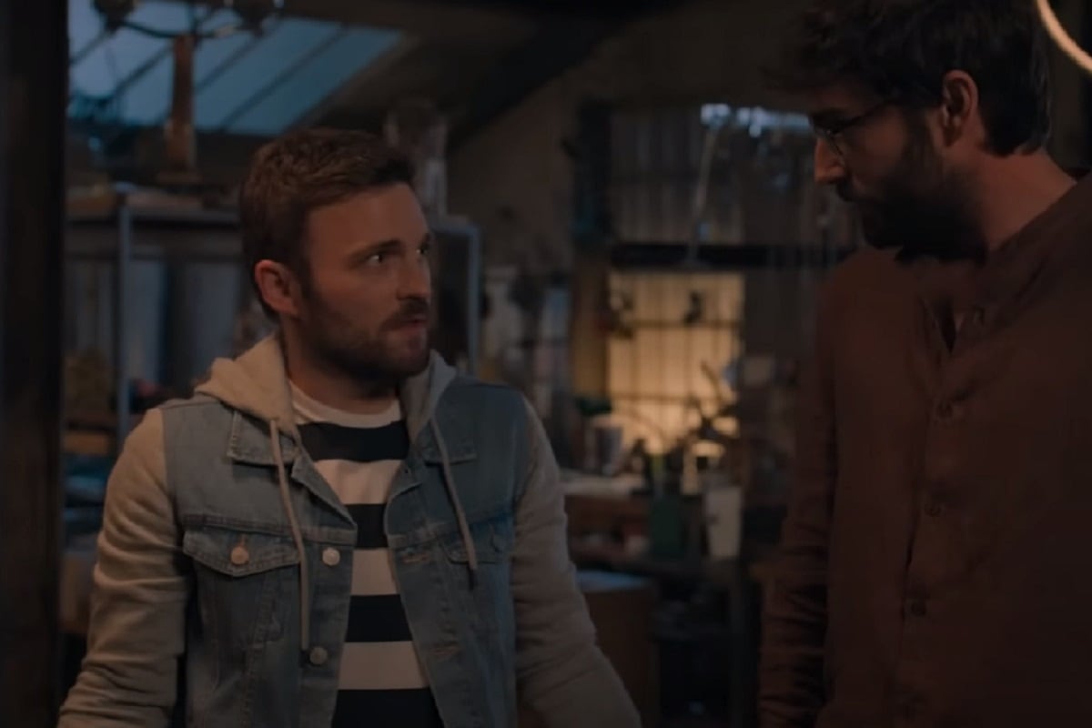 Adam Jezierski, interpreta al mejor amigo de David (Fernando Guallar), en la película española "Pared con pared" (Foto: Netflix)