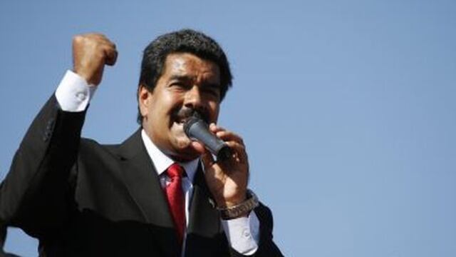 Maduro llama "fósiles de derecha" a Pastrana, Piñera y Calderón