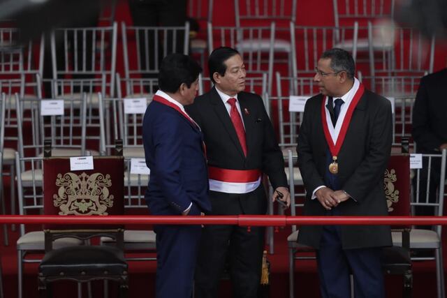 Al centro, el ministro de Justicia, Eduardo Arana, a la izquierda el defensor del Pueblo, Josué Gutiérrez, y la derecha el presidente del Tribunal Constitucional, Francisco Morales Saravia. Fotos: Hugo Perez/ @photo.gec