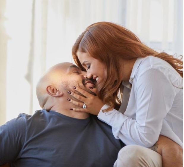 Lupillo Rivera y Giselle Soto tuvieron casi tres años de romance (Foto: Romega TV / Twitter)