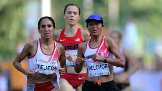 Inés Melchor, Gladys Tejeda y Cristhian Pachecho en el Mundial Media Maratón