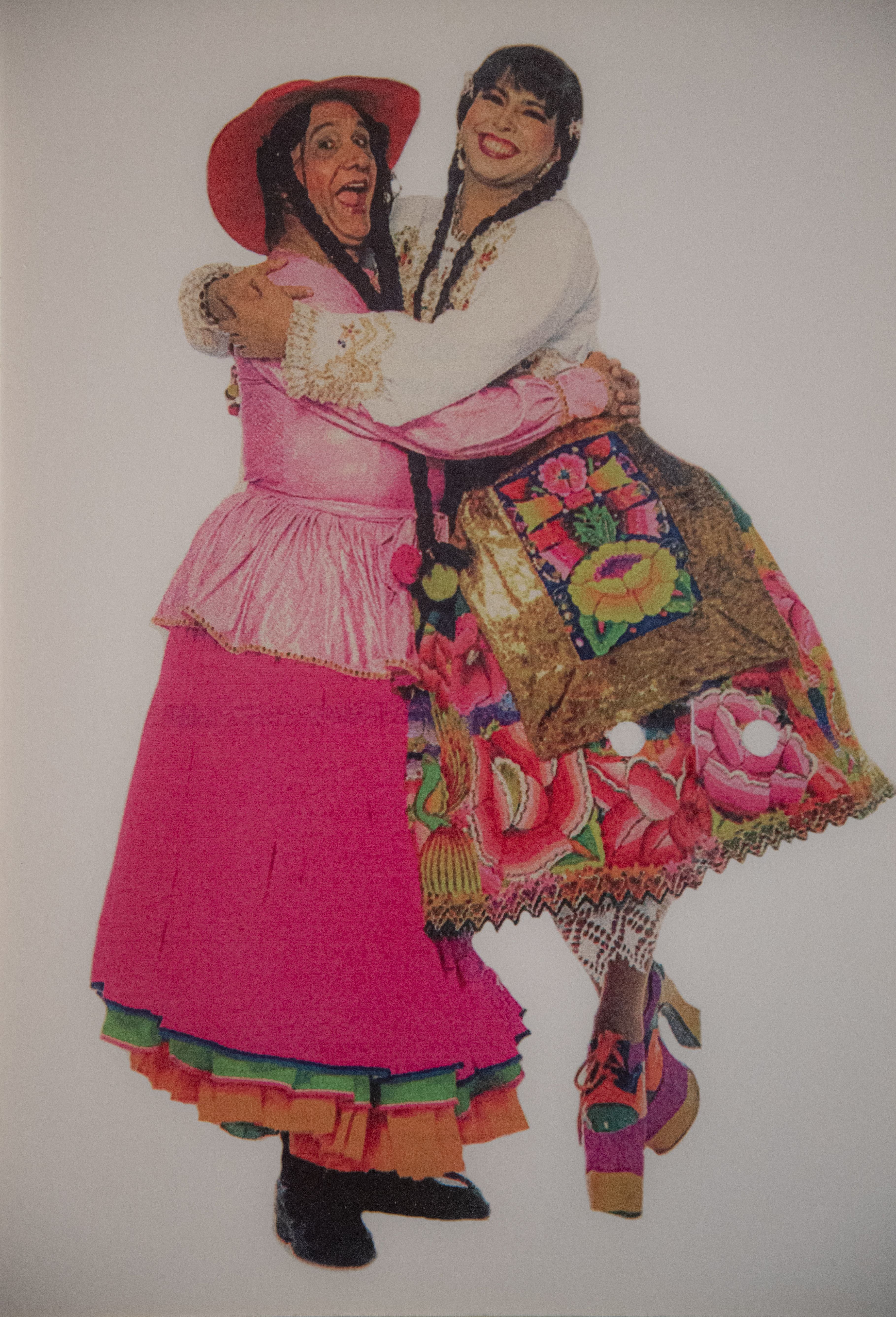 Guillermo Rossini recordando a la Chola Eduviges. En esta foto la vemos abrazando a la Chola Chabuca. (Foto: Hugo Pérez)