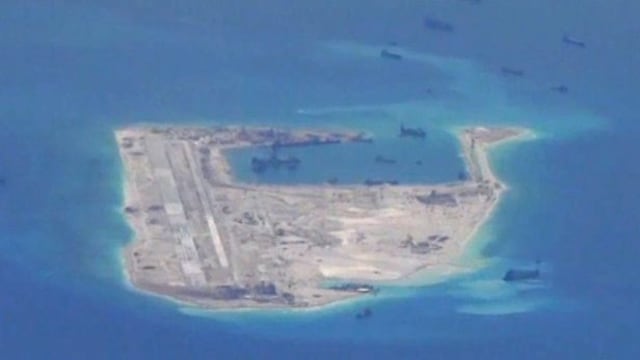 China ya utiliza aeropuerto que construyó en isla artificial