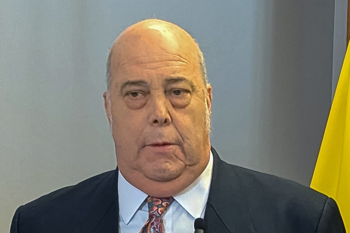 El embajador colombiano en Estados Unidos, Daniel García-Peña, durante una rueda de prensa en Washington, EE.UU., el 7 de marzo de 2025. (Foto de Eduard Ribas / EFE)