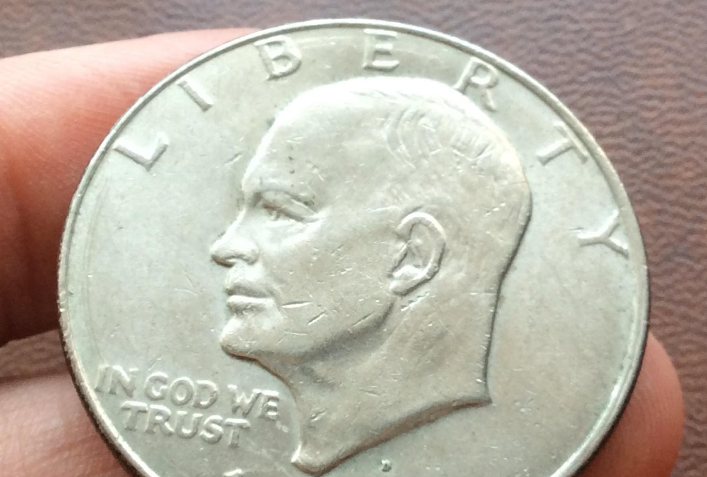 Explorar el mundo del dólar Eisenhower de 1972 es una aventura fascinante que te permitirá apreciar la historia y el arte de la acuñación de monedas (Foto: EFE)