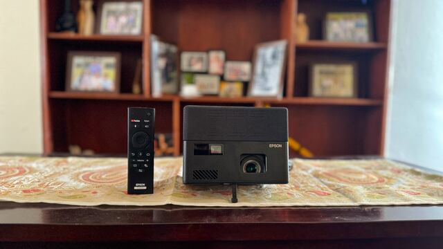 ¿Cómo llevar el cine a la casa? El proyector EpiqVision EF12 de Epson ofrece imagen de hasta 150 pulgadas y llega con audio Yamaha