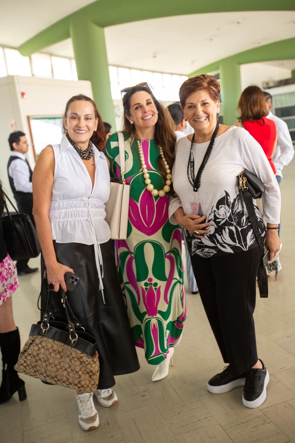 Eliana Basma, Rebeca Escribens y Nelly Sánchez-Concha coinciden en la ceremonia de lanzamiento de Casacor Perú 2026. Surco.