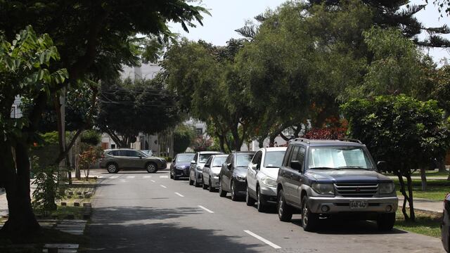 Miraflores, San Borja, Surco y San Isidro tienen solo hasta 12.000 lugares para estacionamientos públicos: ¿Cómo mejorar la gestión de espacios?