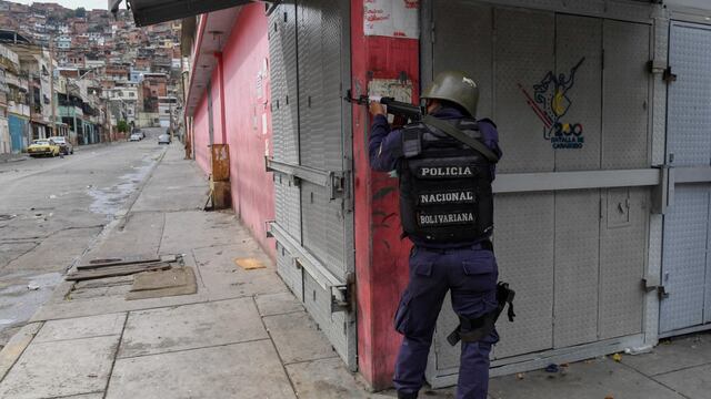Vivir entre las balas en las barriadas de una Venezuela empobrecida | CRÓNICA