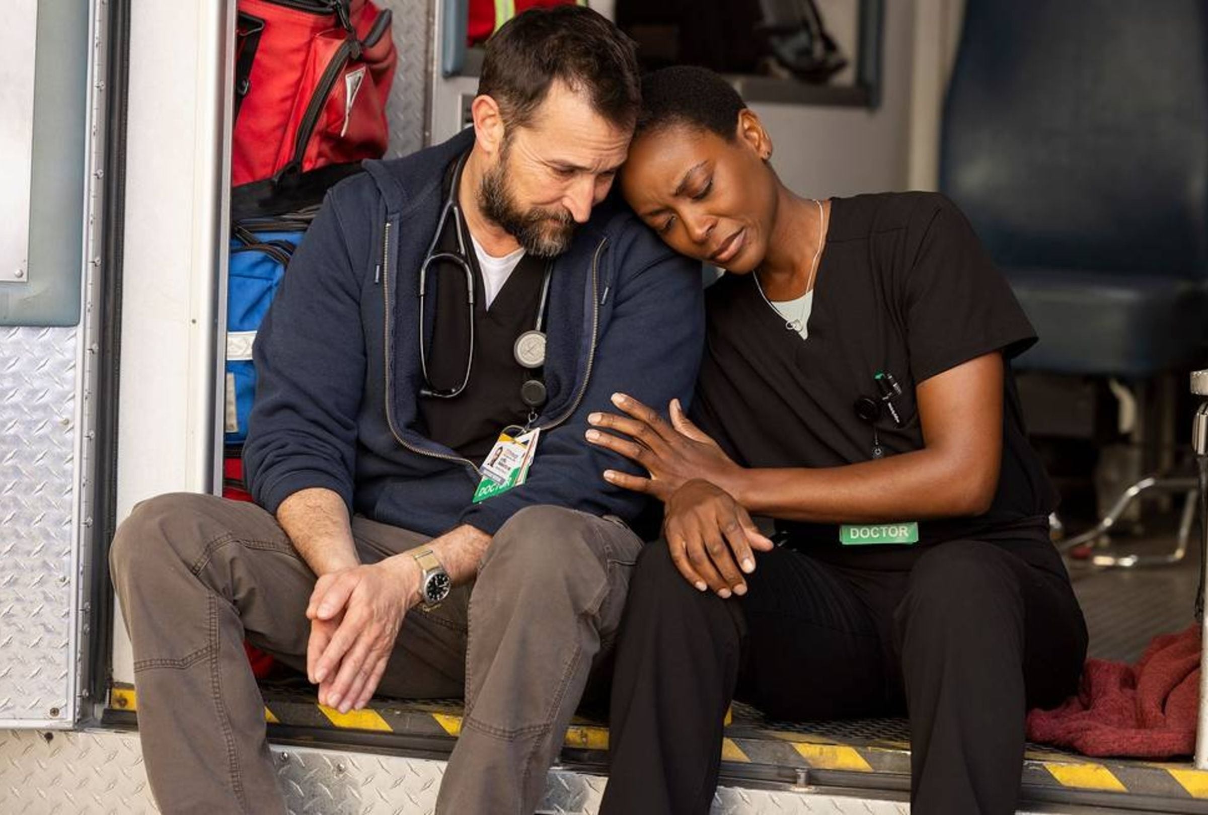 Noah Wyle se despidió de Tracy Ifeachor tras confirmarse que la actriz no reaparecerá en la segunda temporada de "The Pitt" (Foto: HBO Max)