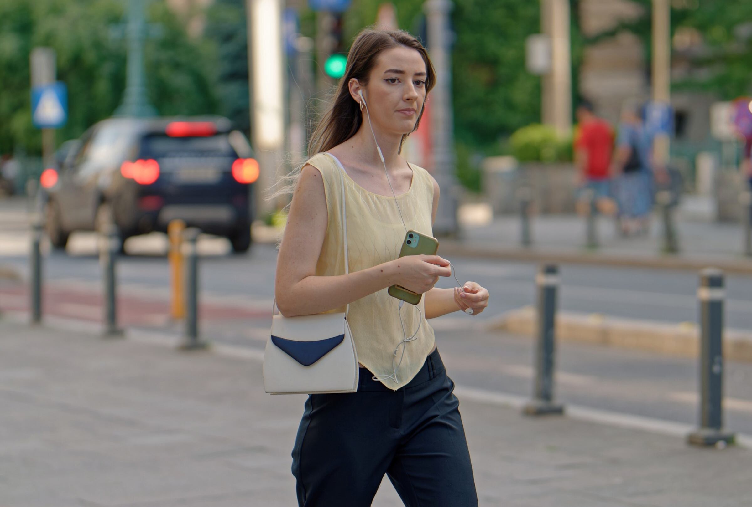 Según estudio, con un hábito al aire libre durante 20 minutos compensarás el hecho de estar sentado más de ocho horas al día. (Foto: Pixabay/Mircea Iancu).