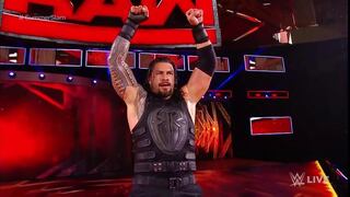 WWE: Roman Reigns ganó triple amenaza con violenta lanza contra Samoa Joe