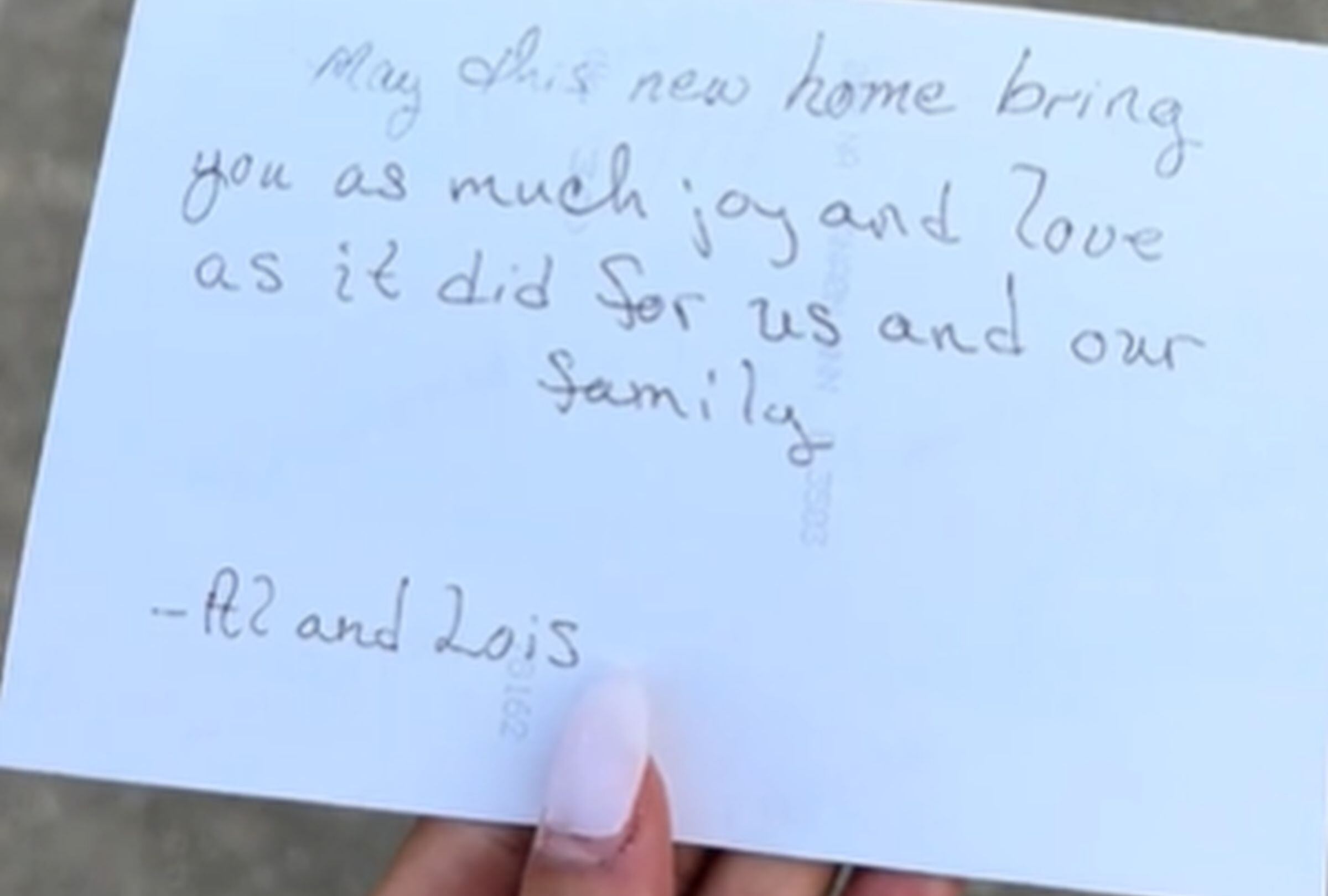 Esta es la nota que Melissa Douglas encontró y fue escrita por unos ancianos. (Foto: @melissadouglasrealtor / TikTok)