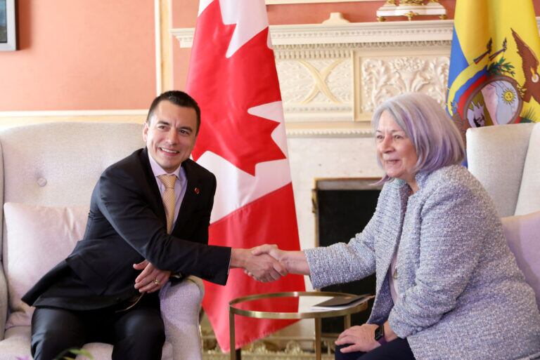 El presidente Daniel Noboa mantuvo una reunión con Mary May Simmon, gobernadora general de Canadá, sobre la atracción de inversiones a Ecuador. Foto: Presidencia de la República.