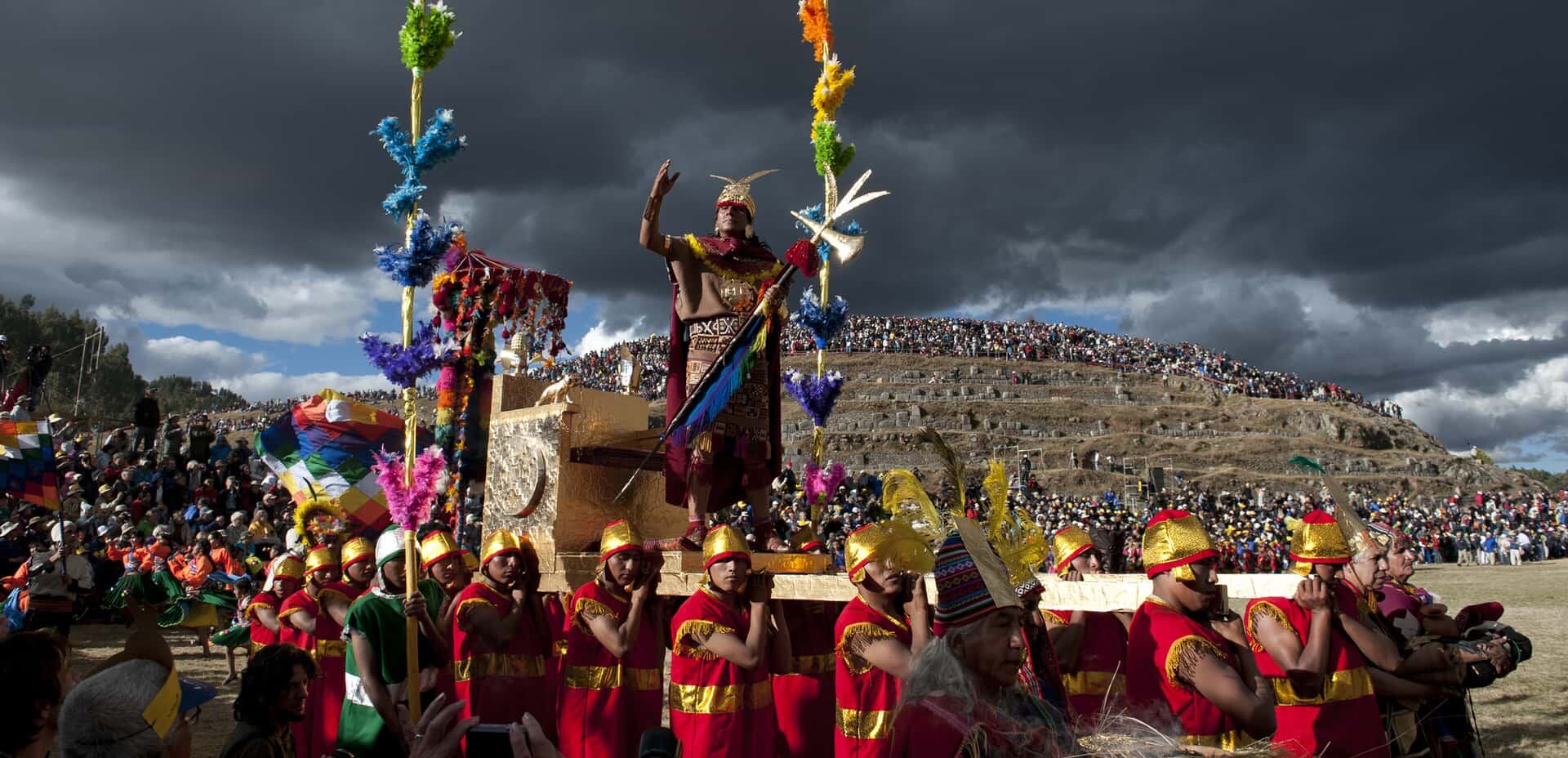 El Inti Raymi ha desempeñado un papel fundamental en la preservación y promoción de la identidad cultural de Cusco y de la región andina peruana en general.