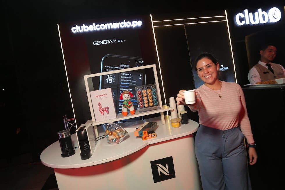La barra de Nespresso también brilló en la gala. En la foto, Alana Briceño, representante de la marca.